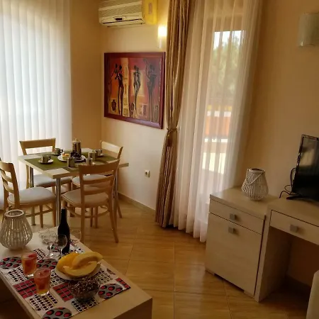 Golden Dreams Apartment *